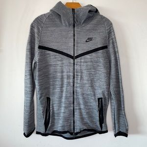 Nike Mens Full Zip up Sweatshirt with adjustable Hoodie and Zipper pockets